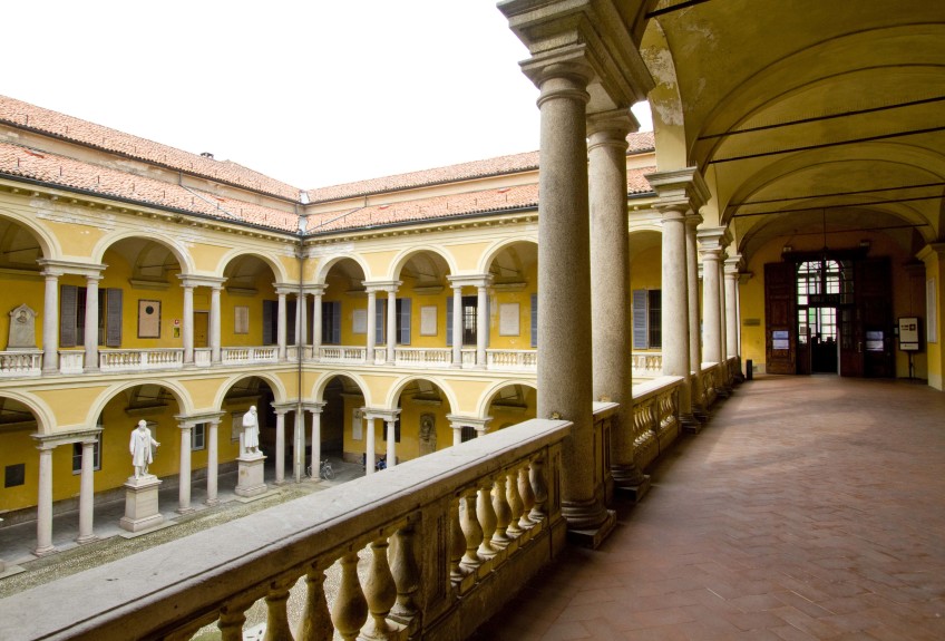 Cortile-Statue unipv uaumag